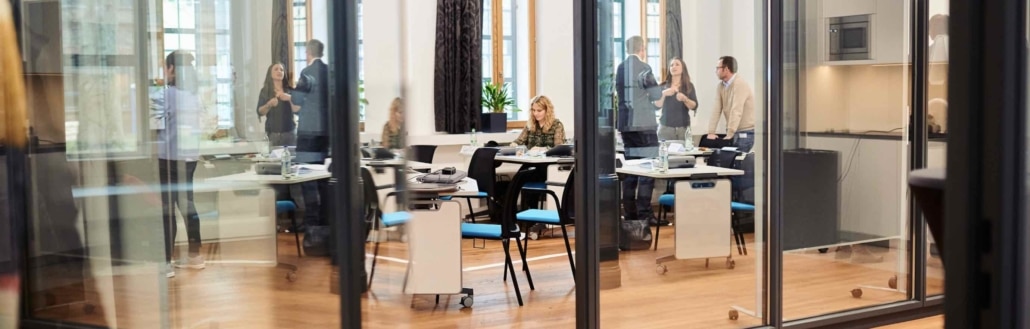 Menschen lernen Markenkommunikation bei dem Lehrgang Corporate Brand Manager